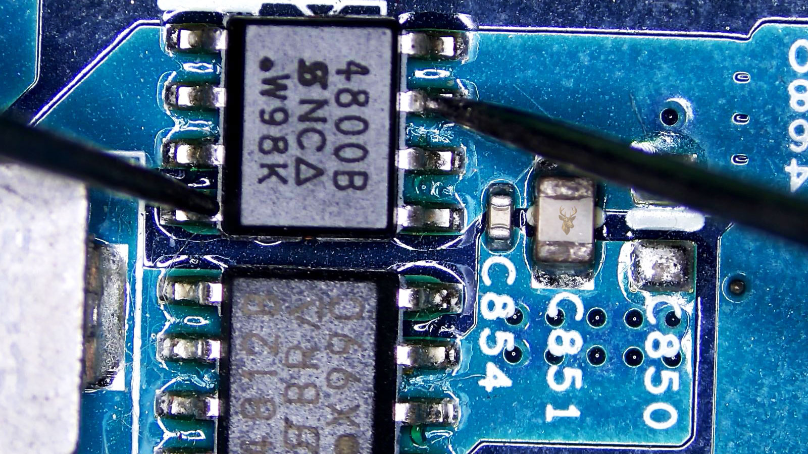 4800B NC IC being measured from a pin on one side to a pin on the opposite side.