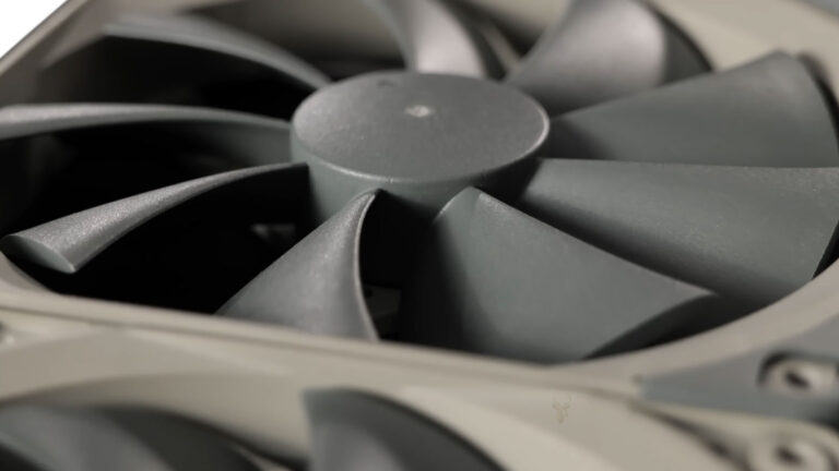 Computer case fan demonstrating positive and negative air pressure airflow.