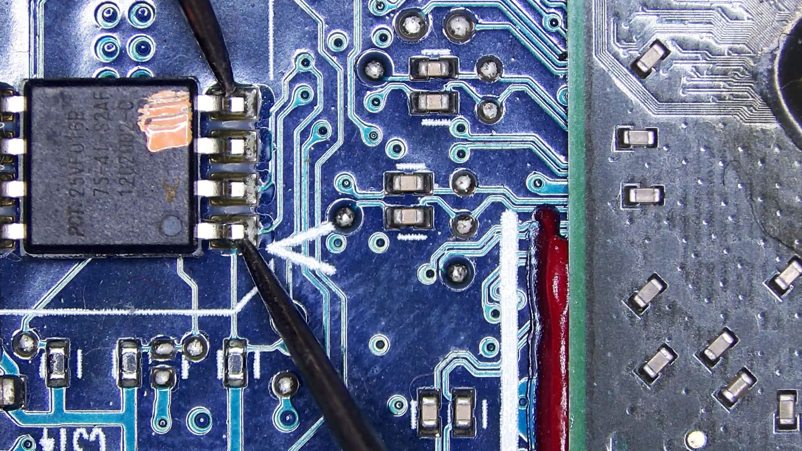 Eight-leg POT25VFU16B IC being measured near a video chip with several surrounding circuit components.