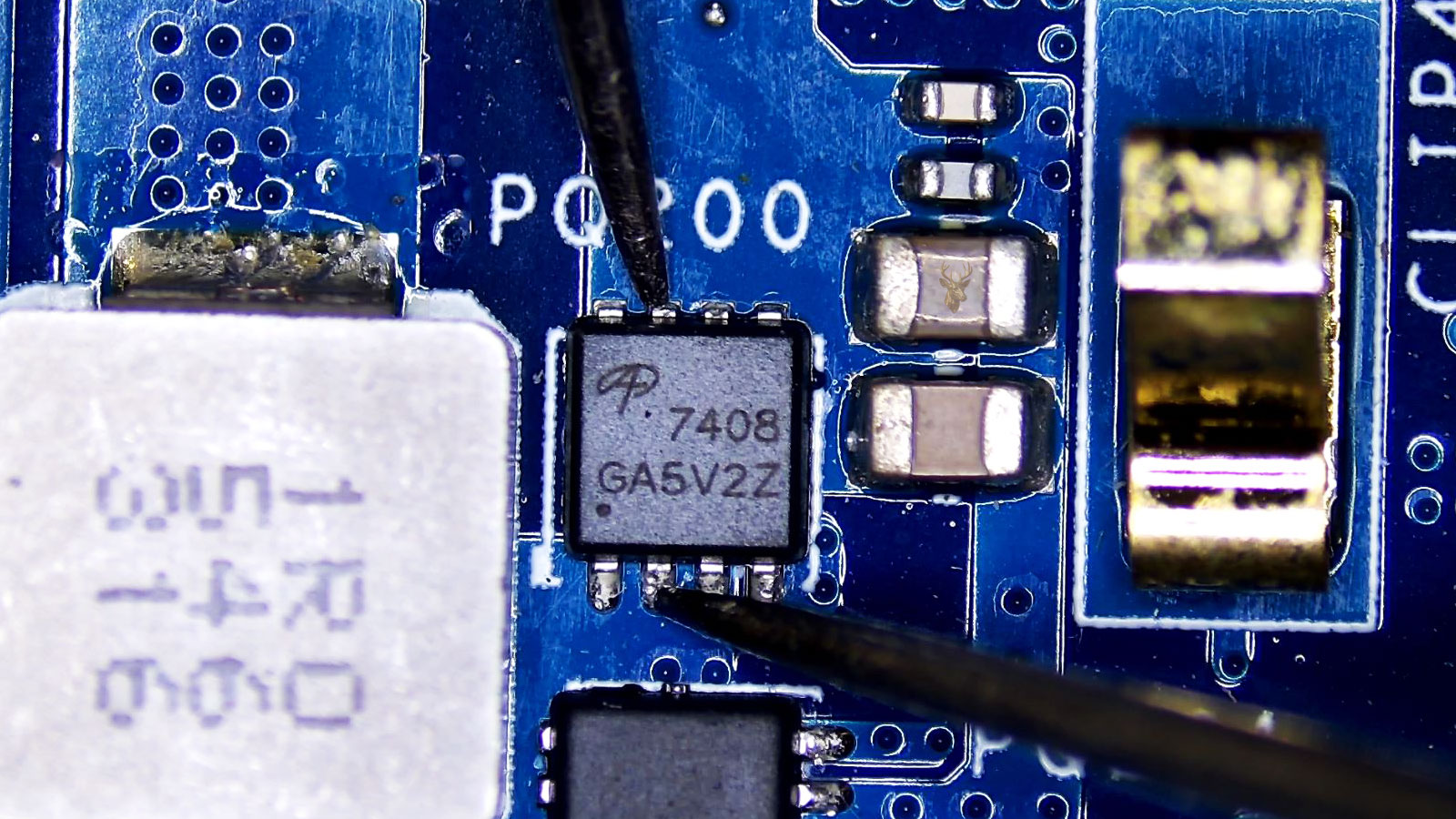 PQ200 A87408 MOSFET being measured between source and drain.