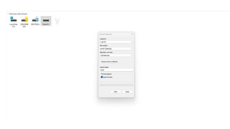 Drive formatting window with the Quick Format option selected before formatting a storage device.