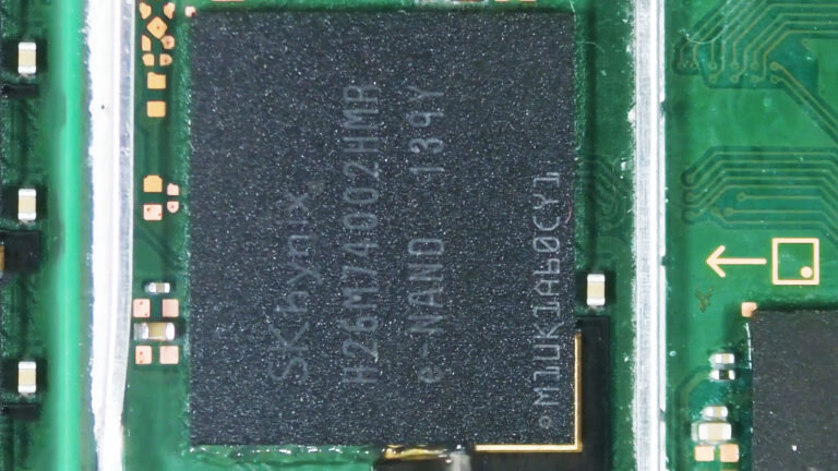 SK hynix e-NAND 139Y eMMC memory chip mounted on a circuit board.