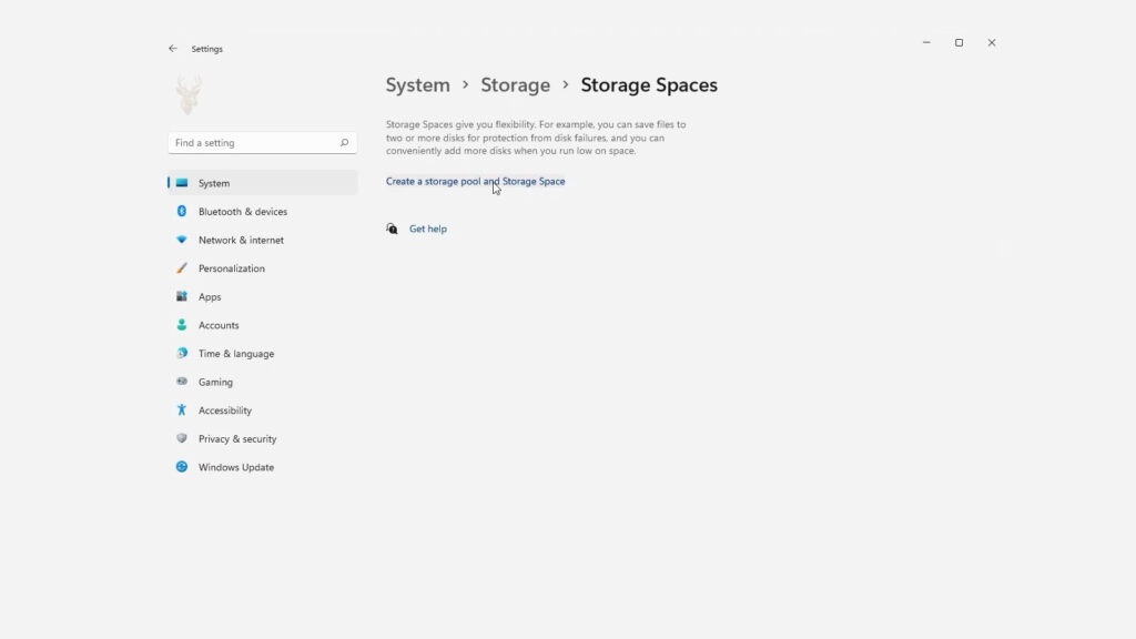 Windows Storage Spaces settings showing the option to create a storage pool and mirrored storage space for drive redundancy.