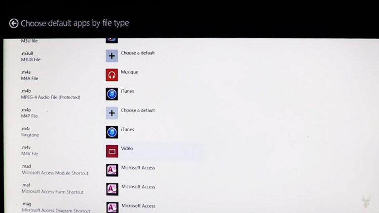 Windows 8.1 Choose default apps by file type settings showing file extensions and their assigned default programs.